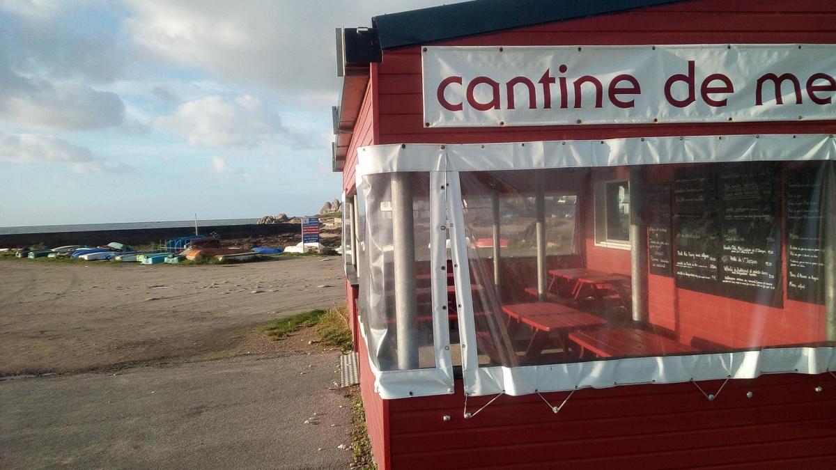 la terrasse couverte de la cantine de mer